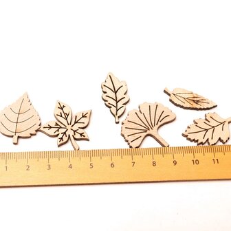 Wooden mini leaves assortment to paint / color yourself (40 pieces / 28mm)