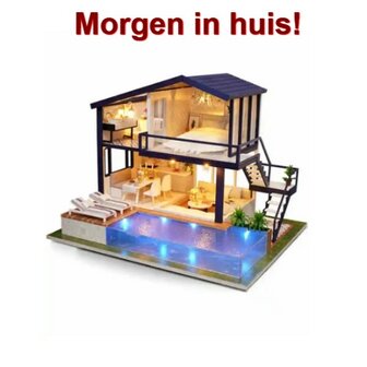 Miniature self-build house with swimming pool (including lighting)