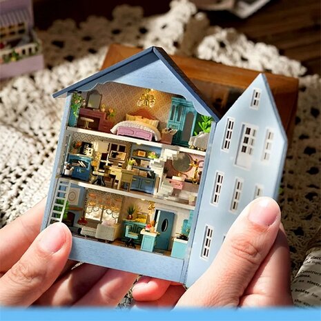 Miniature DIY houses set of 2 (blue + purple)